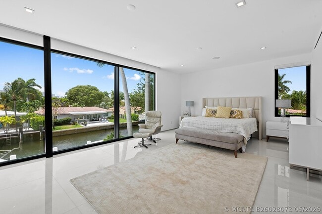 Building Photo - 401 Lido Dr