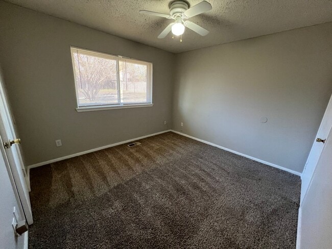 Building Photo - ?Cozy North OKC home with fireplace ?