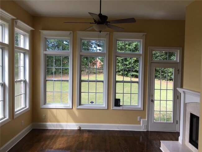 Building Photo - 5575 Toccoa Dr