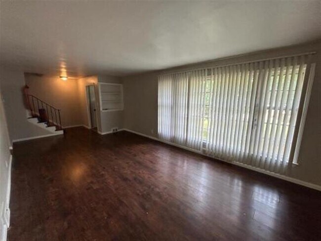 Building Photo - CLEVELAND