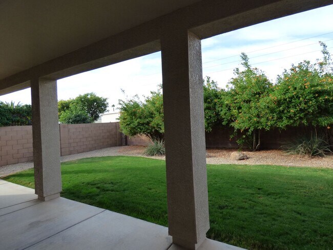 Building Photo - Great location near Bell Rd in Surprise! A...