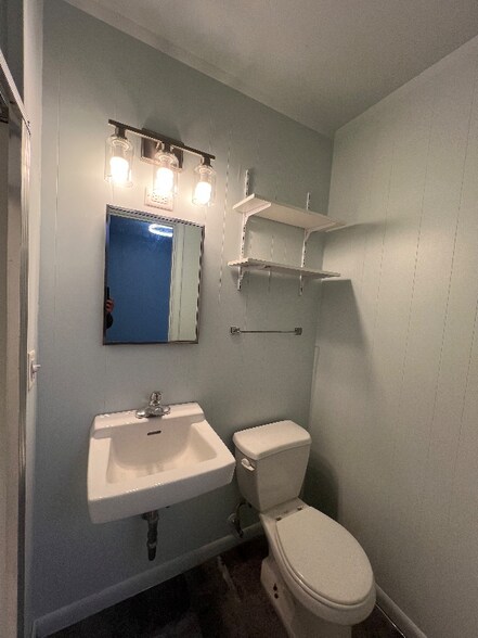 Building Photo - 101 E Main St