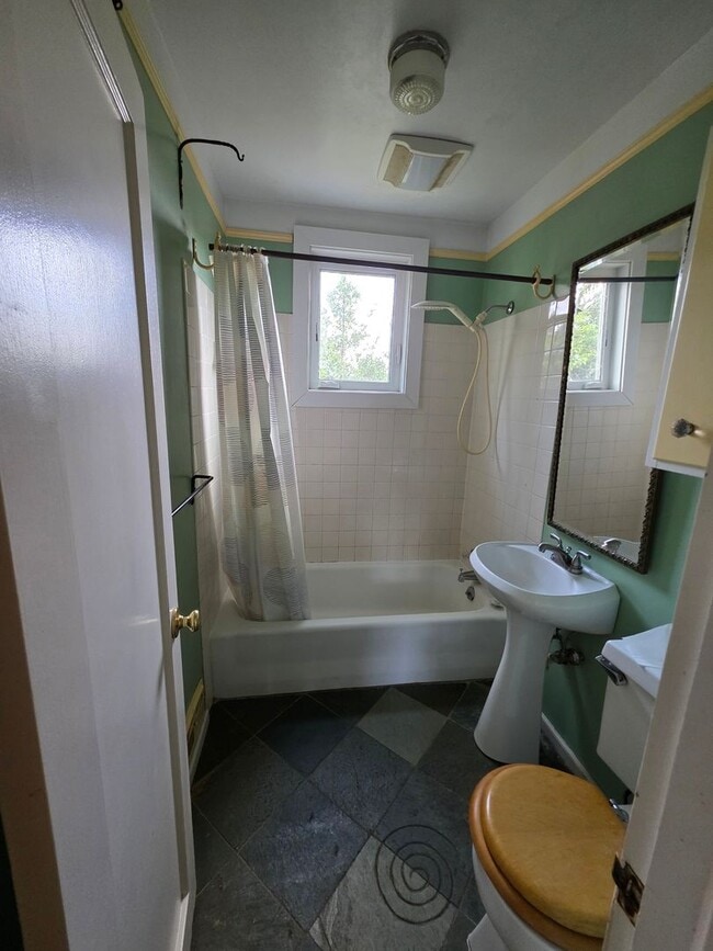 Building Photo - 1551 Sunrise Dr