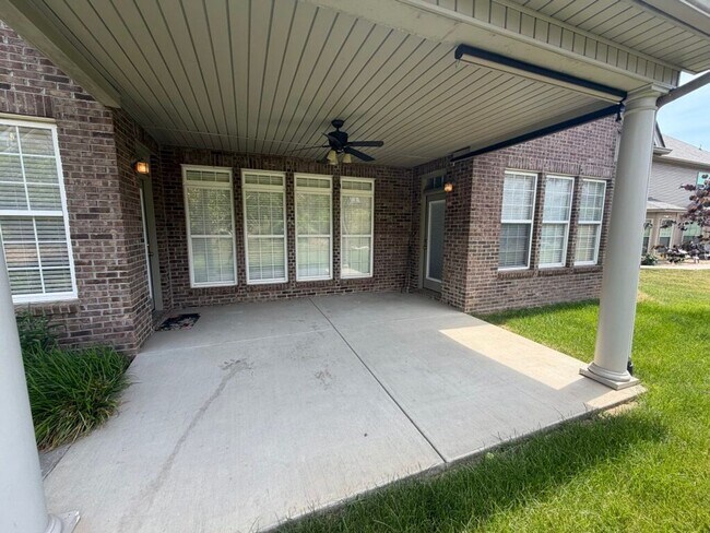 Building Photo - Spacious Executive Home in North Knox Summer Rose Subdivision
