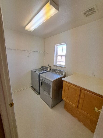 Building Photo - 4950 Trouville Ln