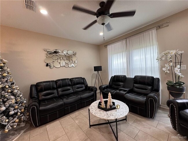 Building Photo - 28 N Soñador Dr