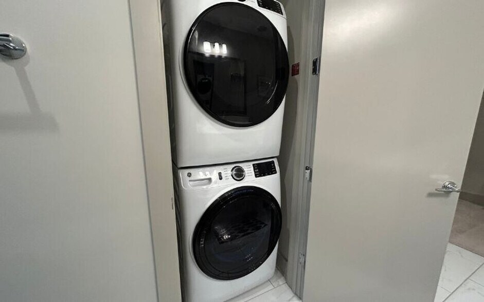 Building Photo - 3158 Stillhouse Creek Dr