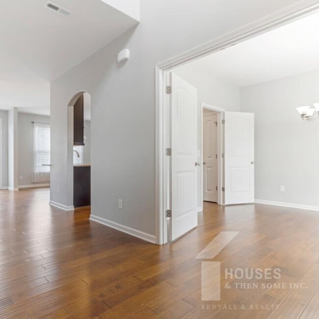 Building Photo - 70 Madeline Cir