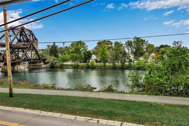 Building Photo - 126 E Niagara St