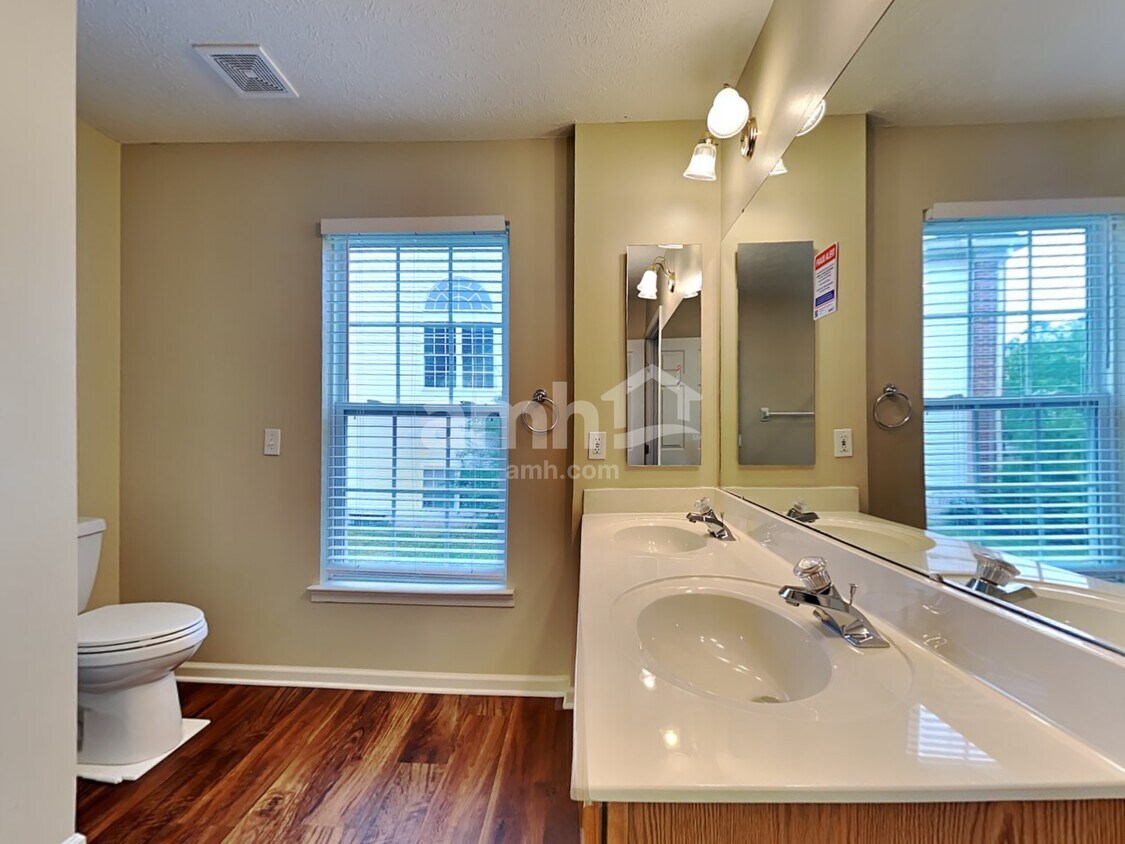Building Photo - 8000 Trinity Shore Cir