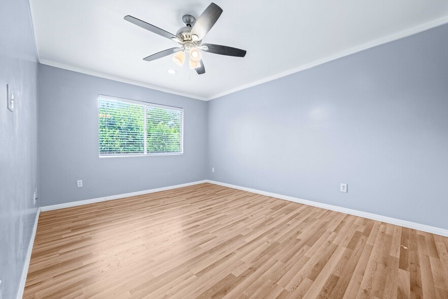 Bright Master bedroom with nice view - 12801 Moorpark St
