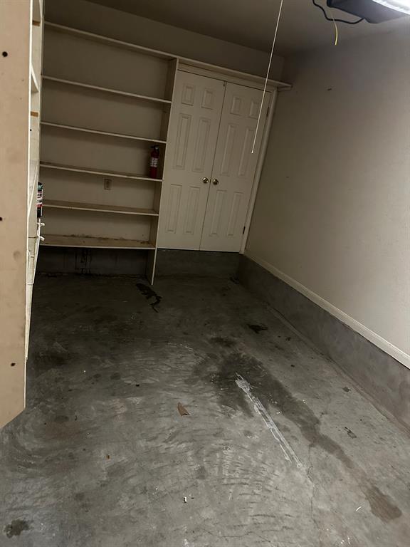 Building Photo - 7213 Oak Meadow Dr