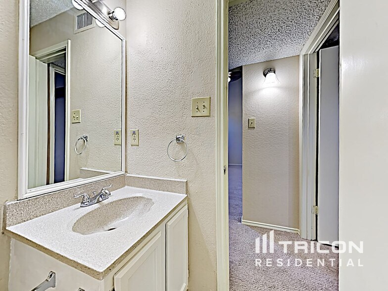 Building Photo - 1304 Farley Dr