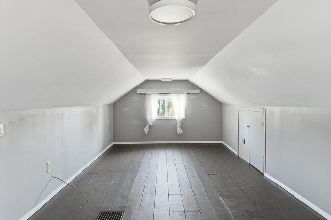 Building Photo - 1608 S 55th St