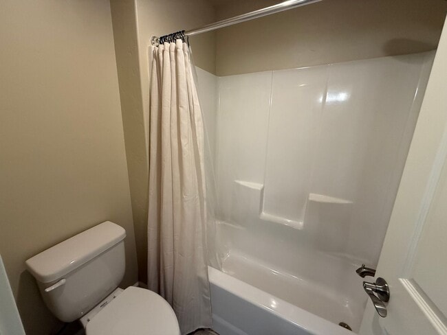 Building Photo - 3120 NE Marea Dr