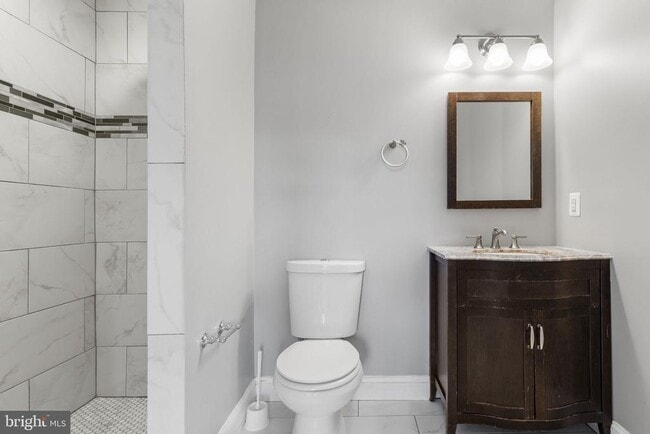 Building Photo - 625 Savage St