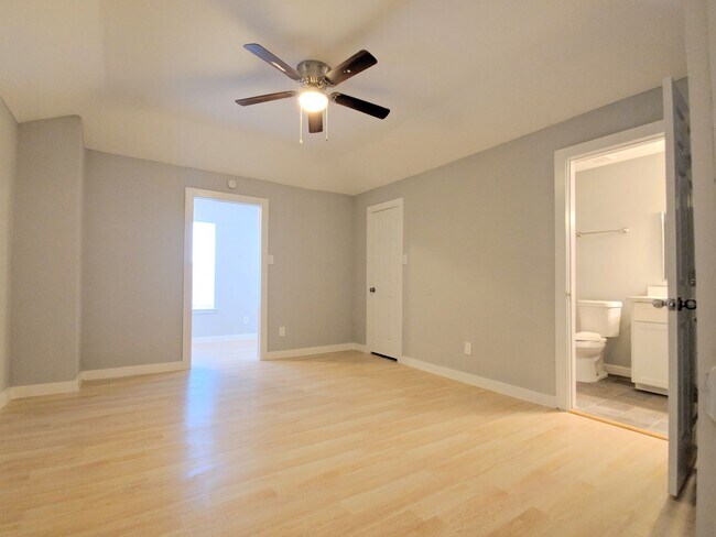 Building Photo - 15215 Peachmeadow Ln