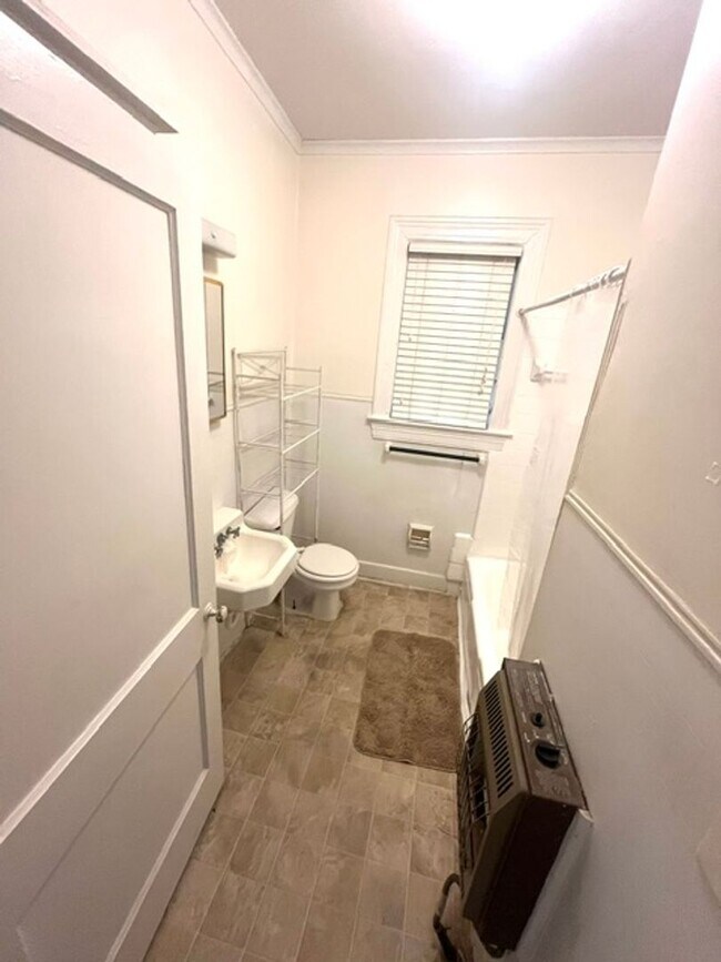 Building Photo - Move in Special: 1/2 off First Month's Rent - Located in the incredible Belhaven Historic District