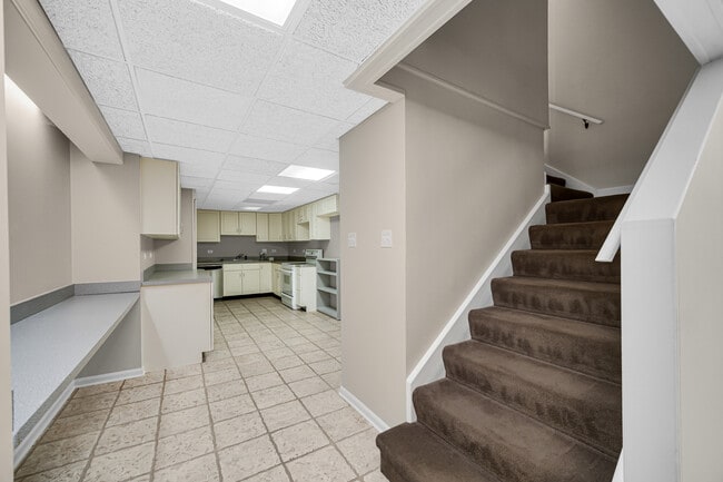 Building Photo - 8S241 Dunham Dr