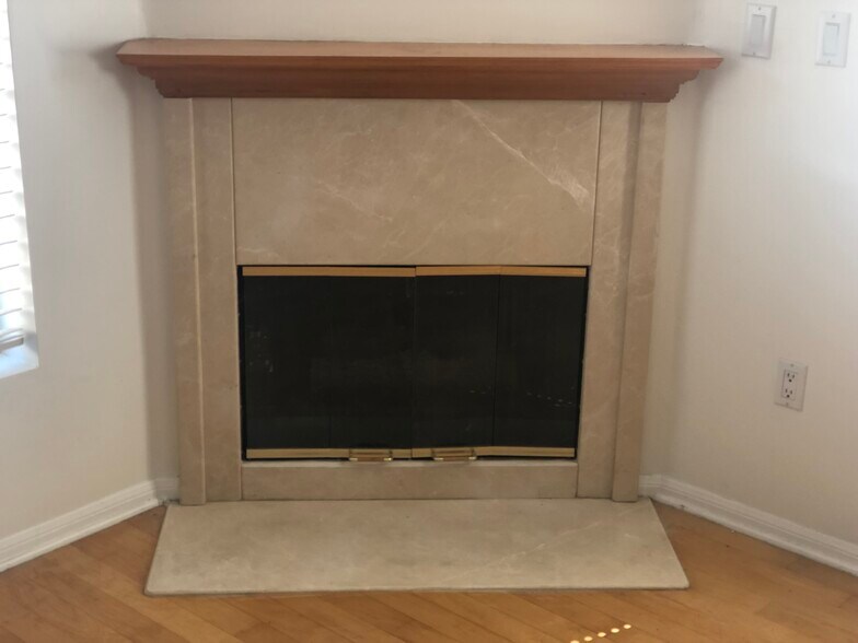 Marbel electric fireplace - 1717 Armacost Ave