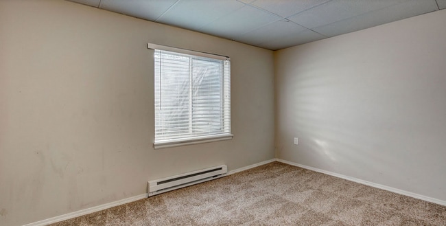 Building Photo - 747 Ponderosa Dr