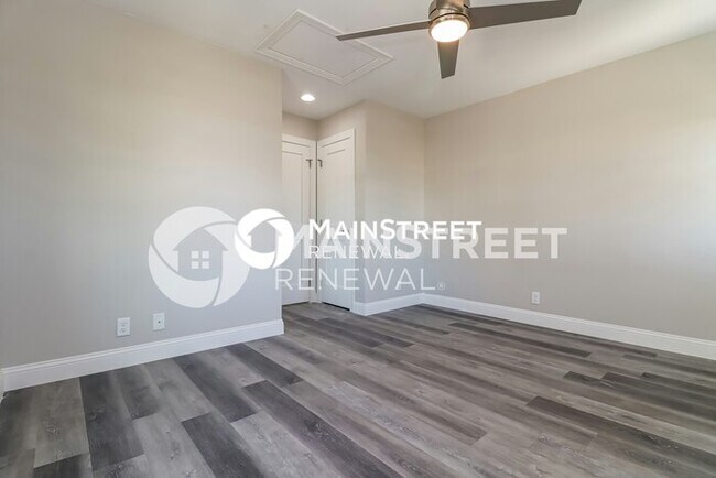 Building Photo - 2 Bedroom Pet-Friendly Home in St. Petersb...