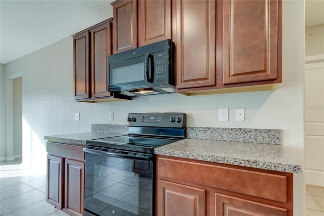 Building Photo - 9648 Sage Creek Dr