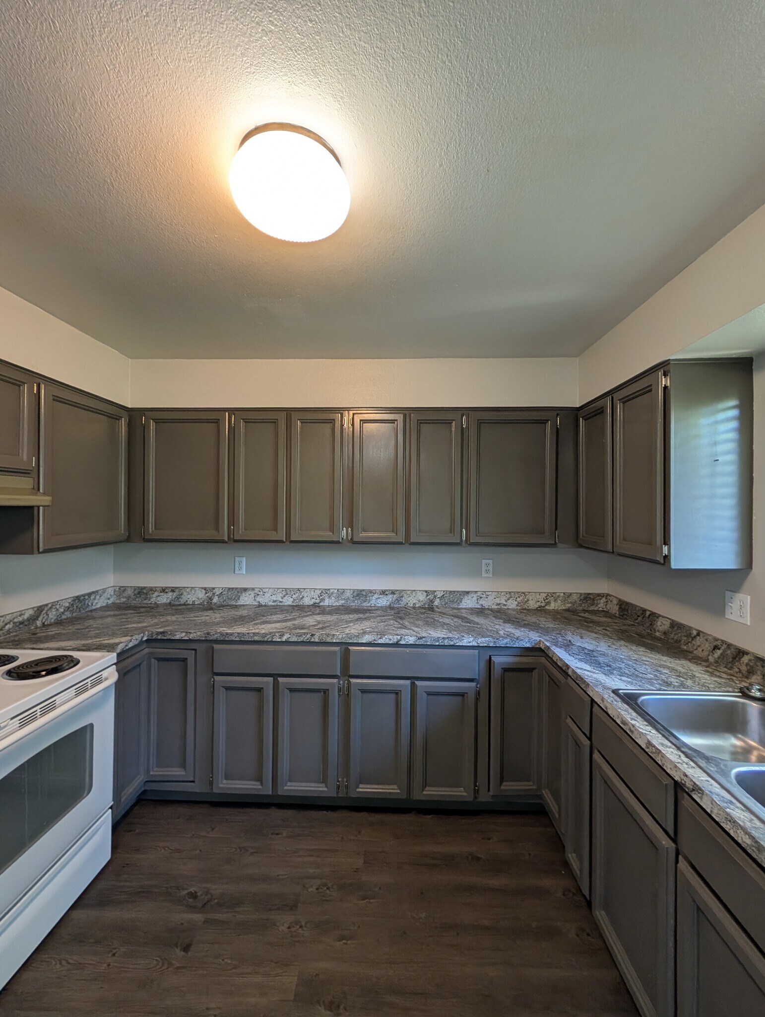Building Photo - 1827 S Fairway Dr