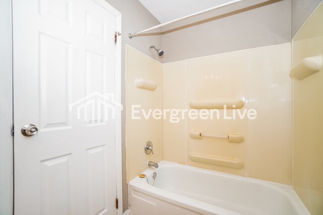 Building Photo - 2892 Gentry Ln