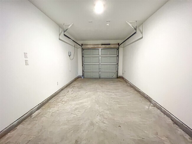 Building Photo - 21479 Carosella Dr