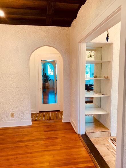 pantry & built in-shelving - 411 SW 19th St