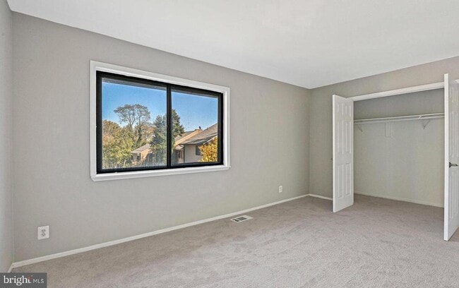Building Photo - 2691 Glengyle Dr