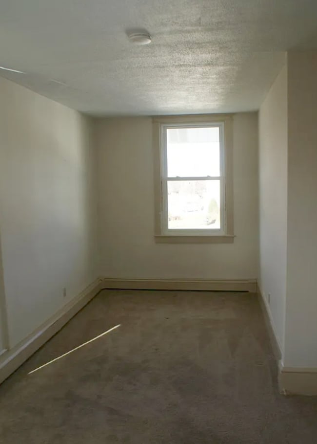 Building Photo - Fleetwood Borough Rental