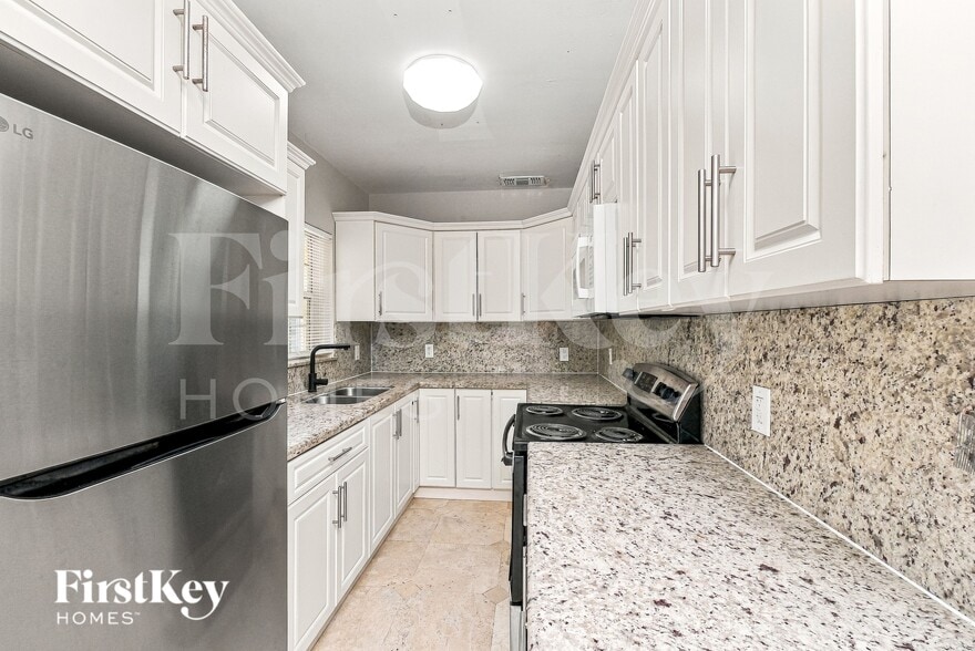 Building Photo - 1379 NE 178th St