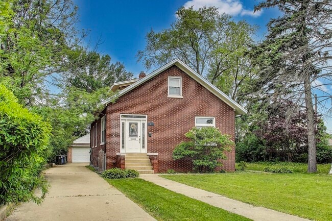 Building Photo - 36 E Touhy Ave