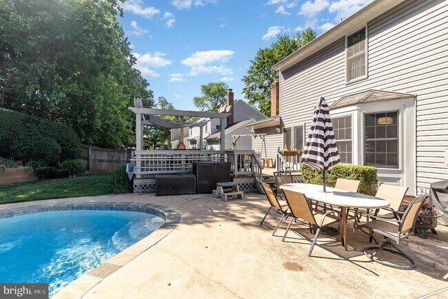 Building Photo - 14807 Statler Dr