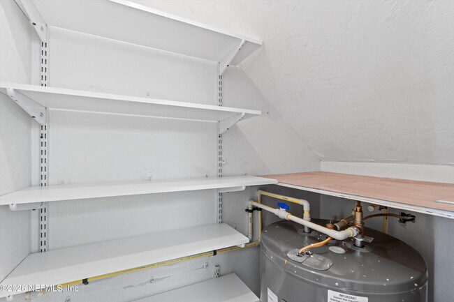 Building Photo - 11 Dondanville Rd