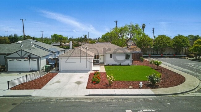 Building Photo - 1723 Laine Ave