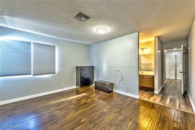 Building Photo - 640 Whispering Palms Dr