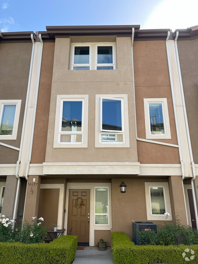 Building Photo - 14697 1/2 Sherman Way
