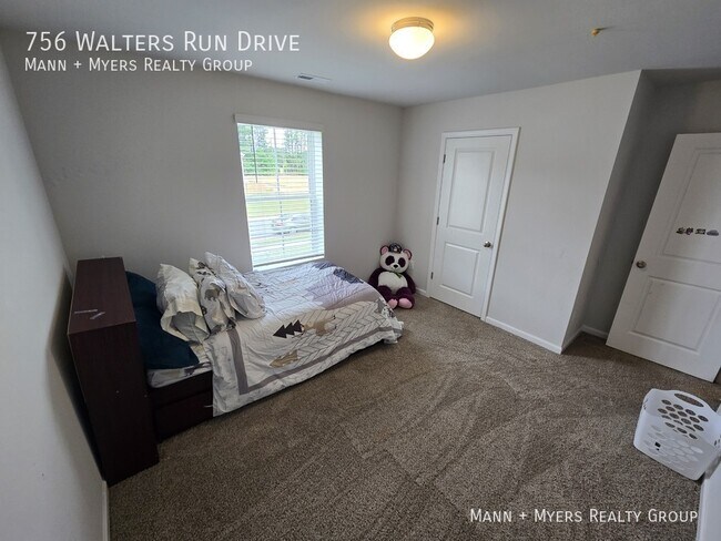 Building Photo - 756 Walters Run Dr