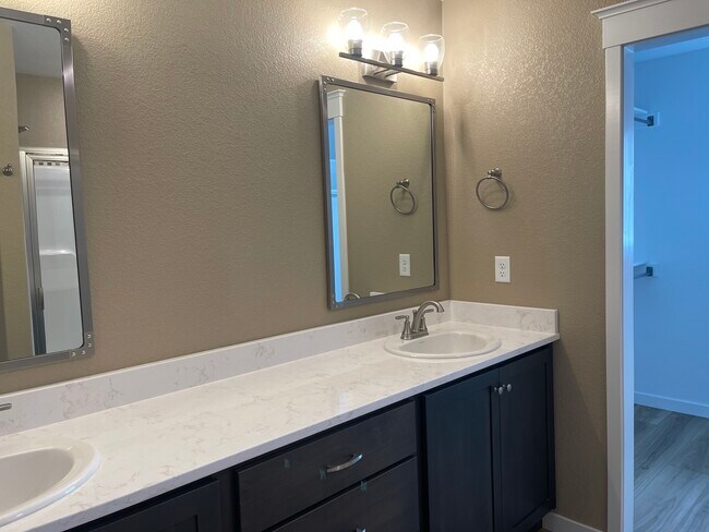 Primary Bath - 4723 Van Buren Ave