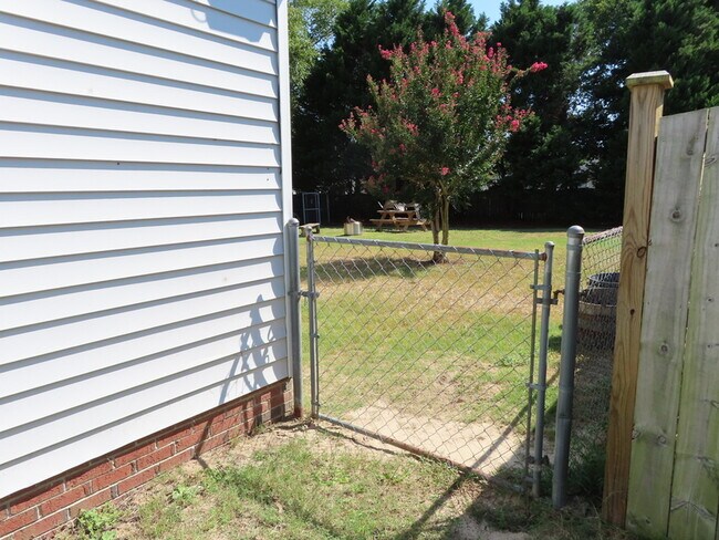 Building Photo - 231 Autumnview Ct