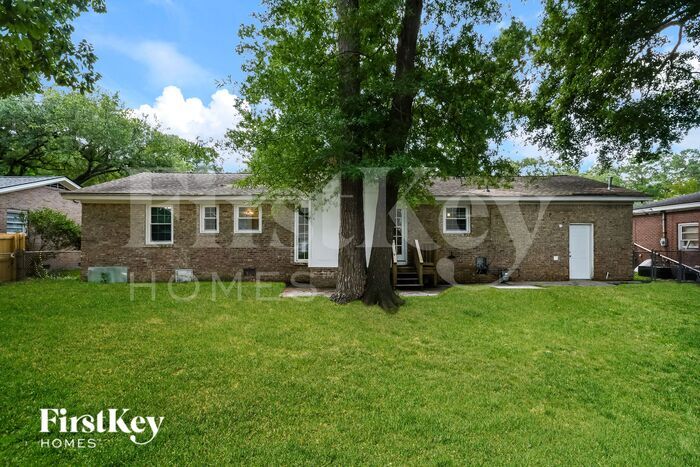 Building Photo - 2080 Bishop Dr