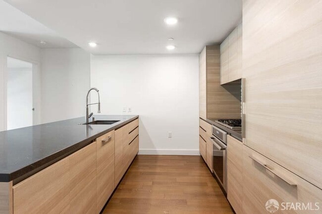 Building Photo - 708 Long Bridge St