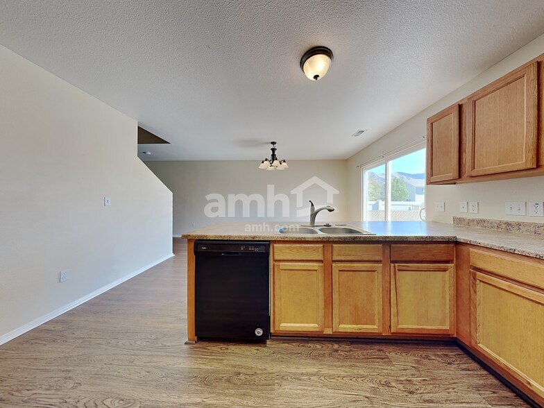 Building Photo - 2136 Summit Way