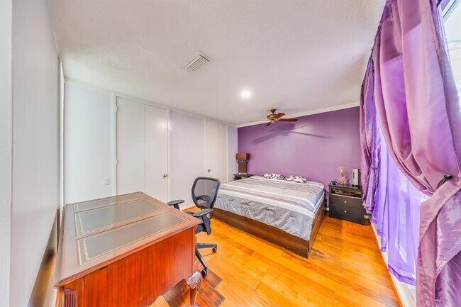 Building Photo - 2819 Bering Dr
