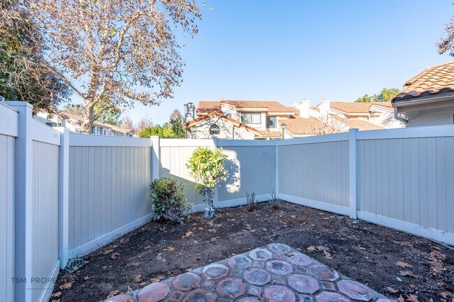 Building Photo - 2 Bed 2.5 Bath Montefino Townhome in the Heart of Diamond Bar!