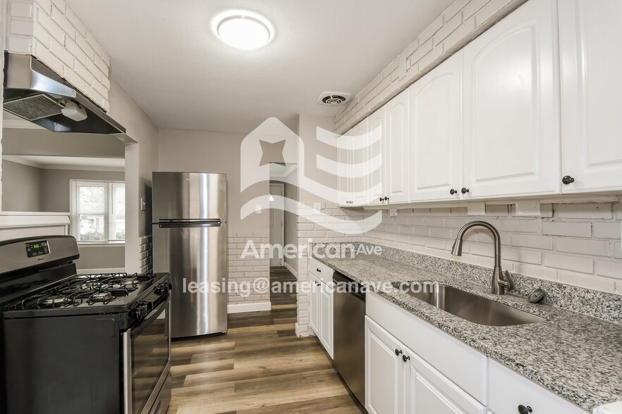 Building Photo - 1425 Akron Dr