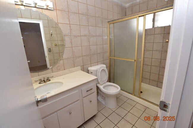 Building Photo - 2108 Mariposa Ave